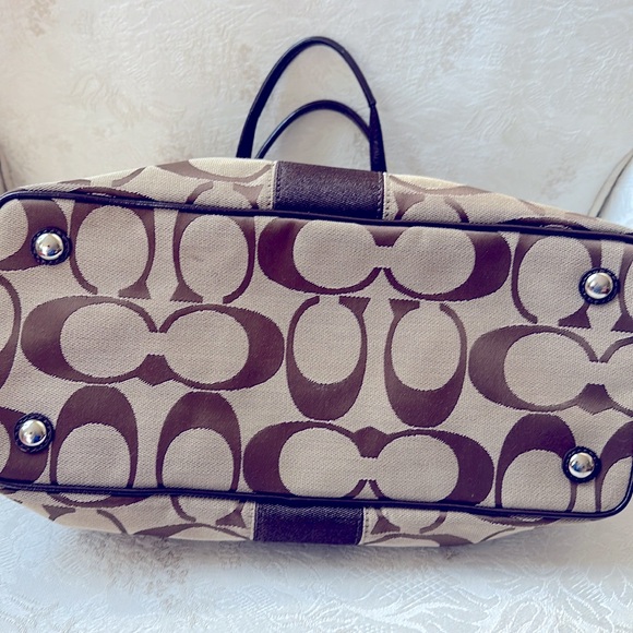 COACH Monogram Canvas Tote Handbag With Kiss Locket - Picture 8 of 9